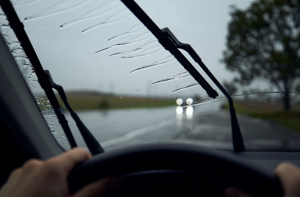 What Happens If Wiper Blade is Too Long: Risks & Solutions Revealed
