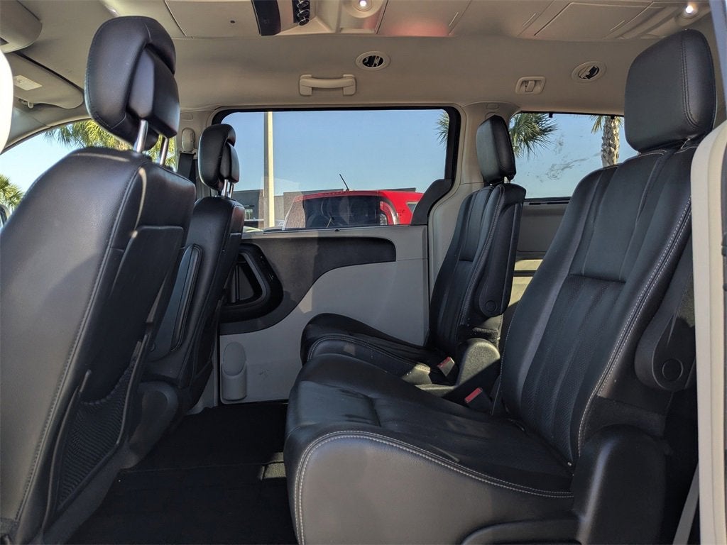 2015 Chrysler Town & Country Touring-L