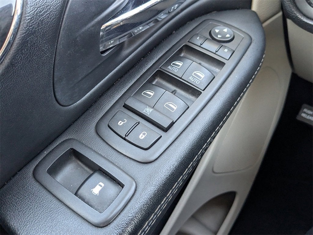 2015 Chrysler Town & Country Touring-L