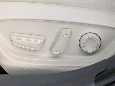 2022 Toyota Camry Hybrid XLE