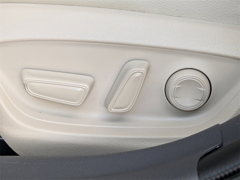 2022 Toyota Camry Hybrid XLE