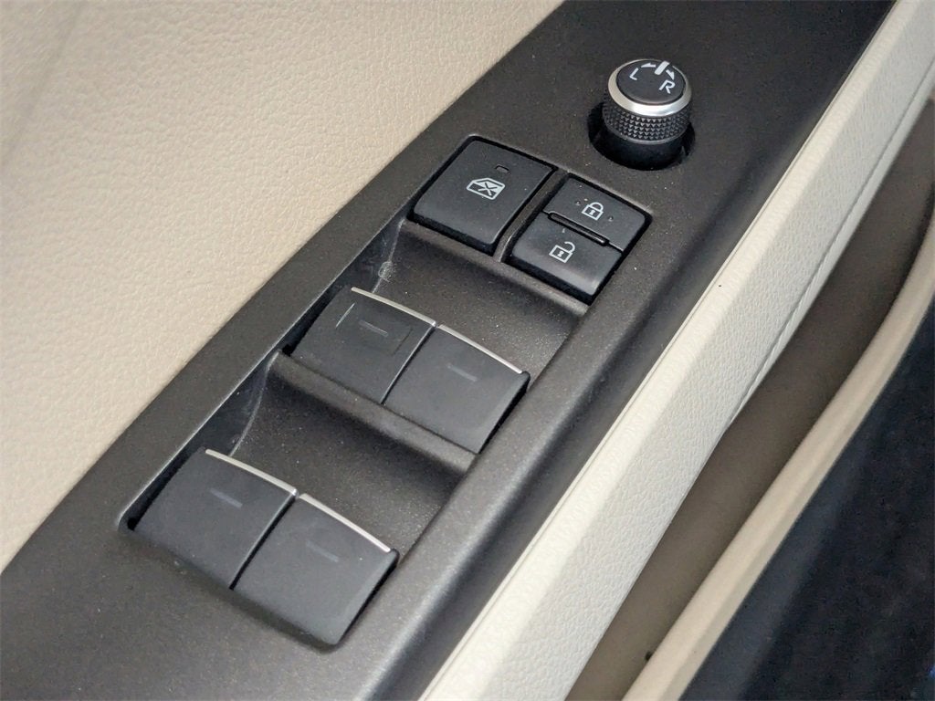 2022 Toyota Camry Hybrid XLE