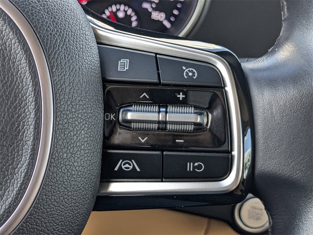 2024 Kia Carnival LX