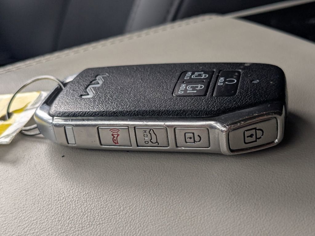 2022 Kia Carnival SX