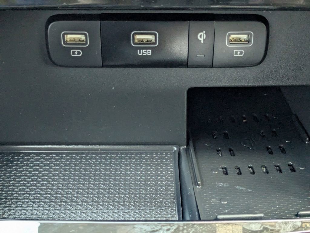2024 Kia Carnival SX