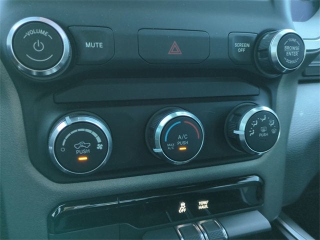 2022 RAM 1500 Big Horn Quad Cab 4x4 6'4" Box