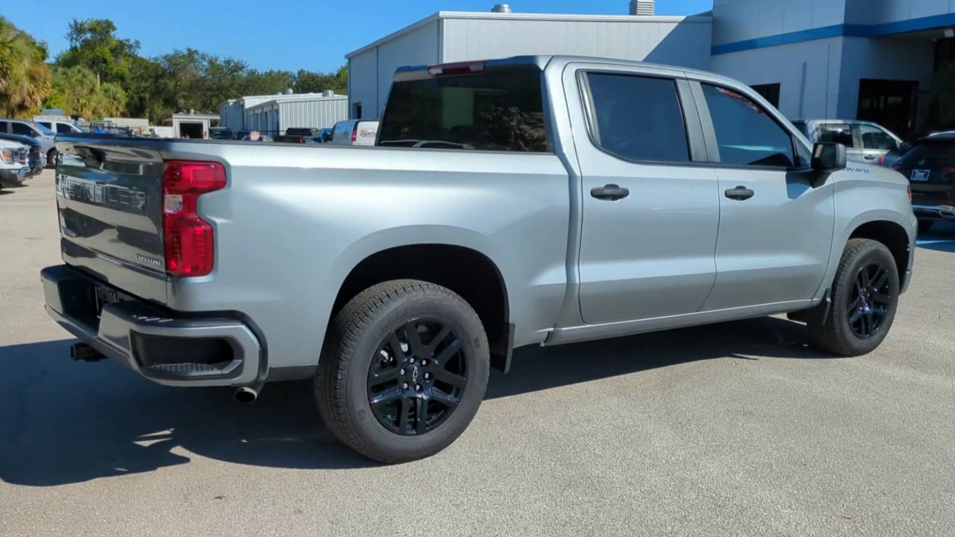 2025 Chevrolet Silverado 1500 Custom