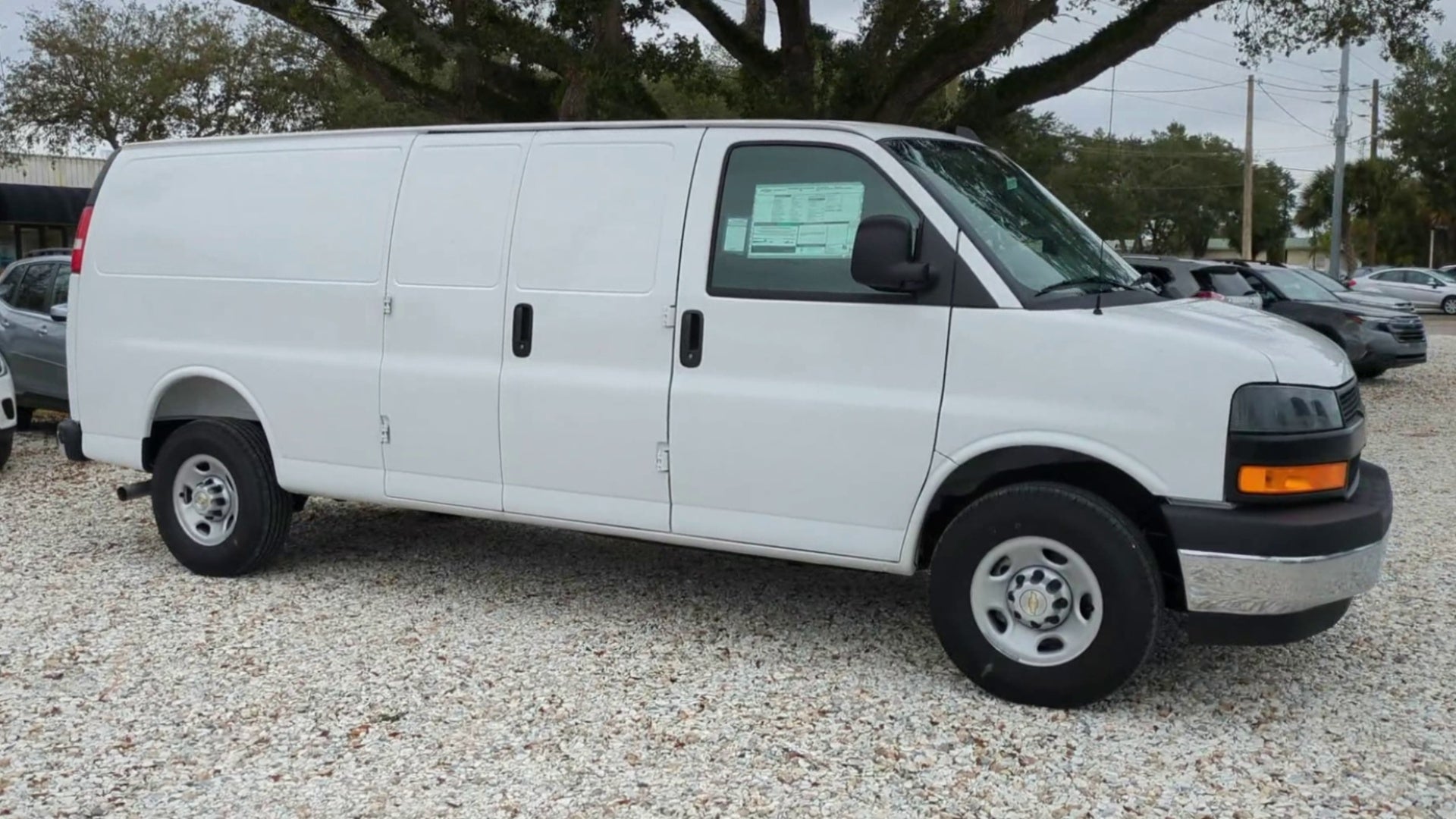2025 Chevrolet Express Cargo WT