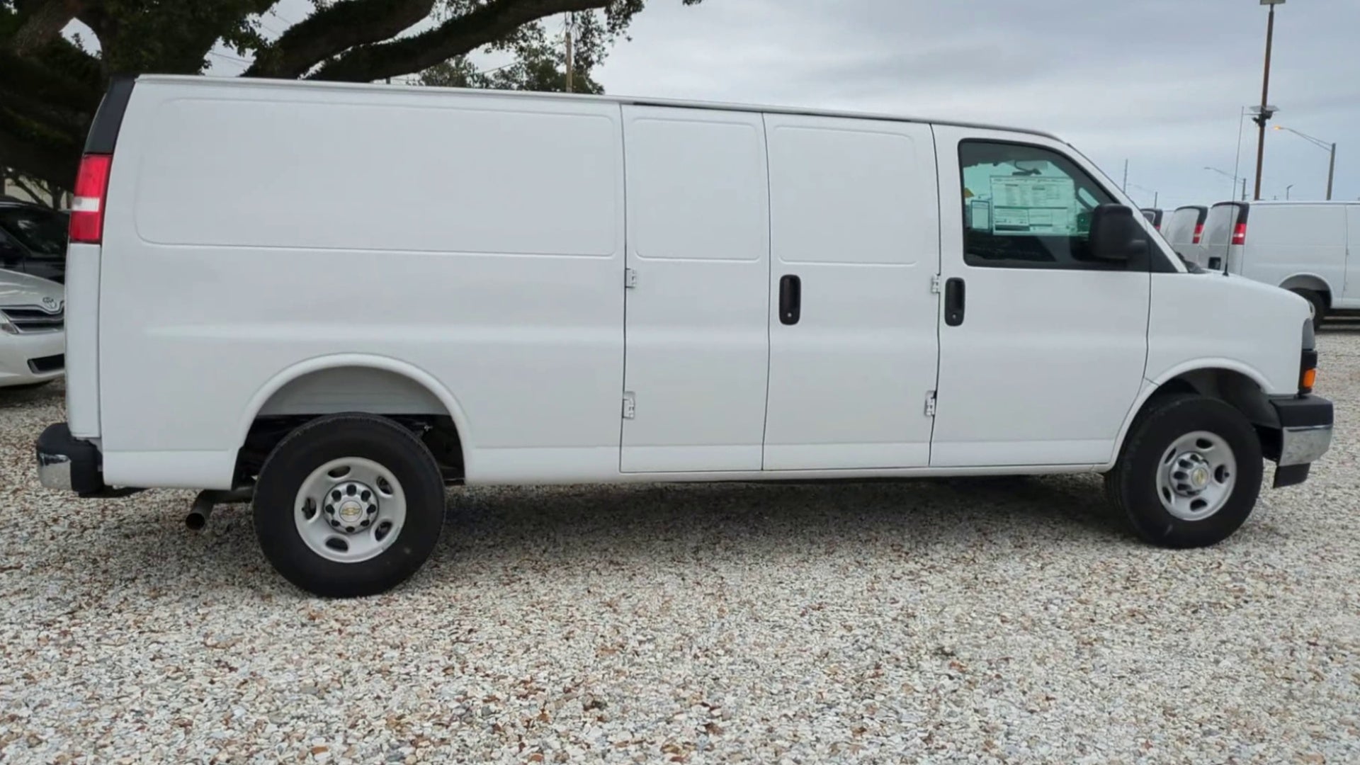 2025 Chevrolet Express Cargo WT