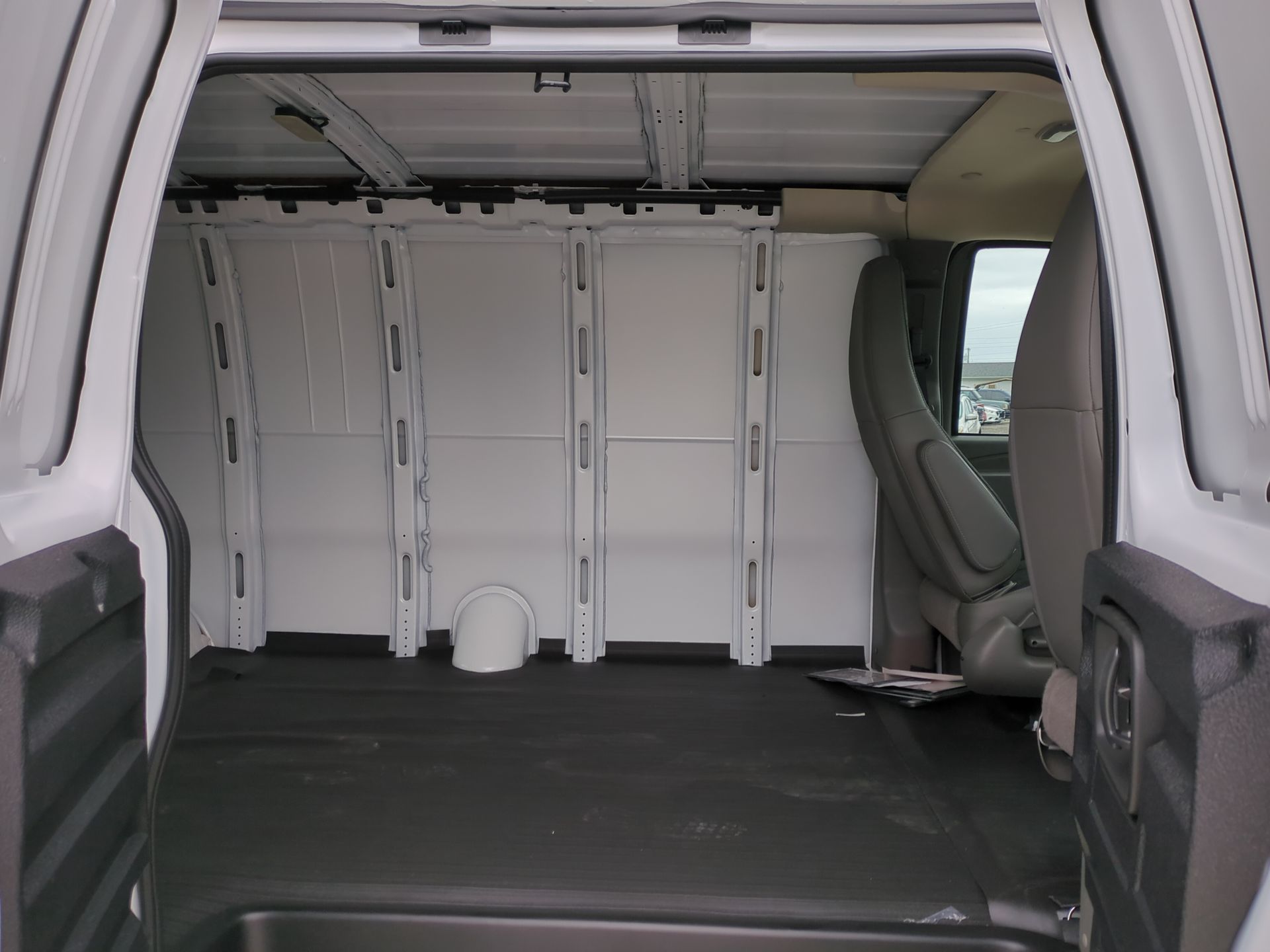 2025 Chevrolet Express Cargo WT