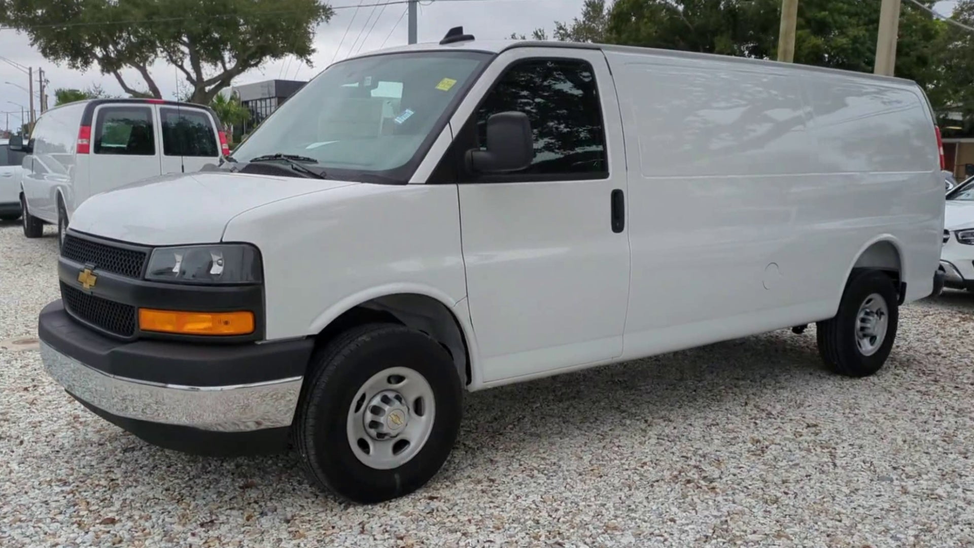 2025 Chevrolet Express Cargo WT