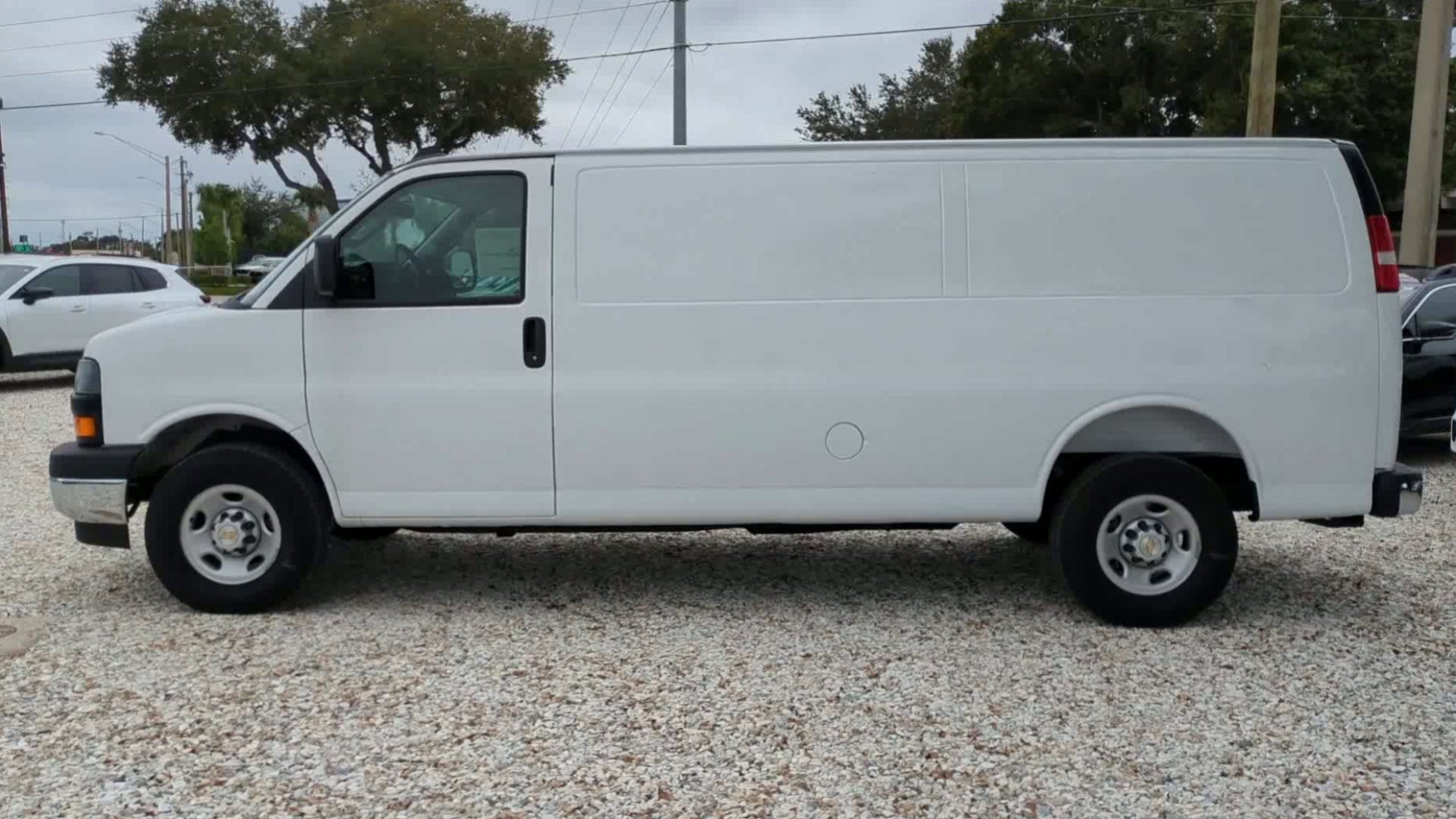2025 Chevrolet Express Cargo WT