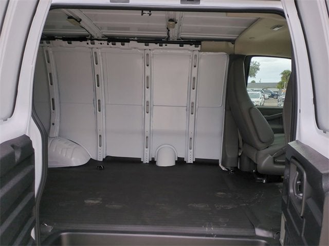 2025 Chevrolet Express Cargo 3500 WT