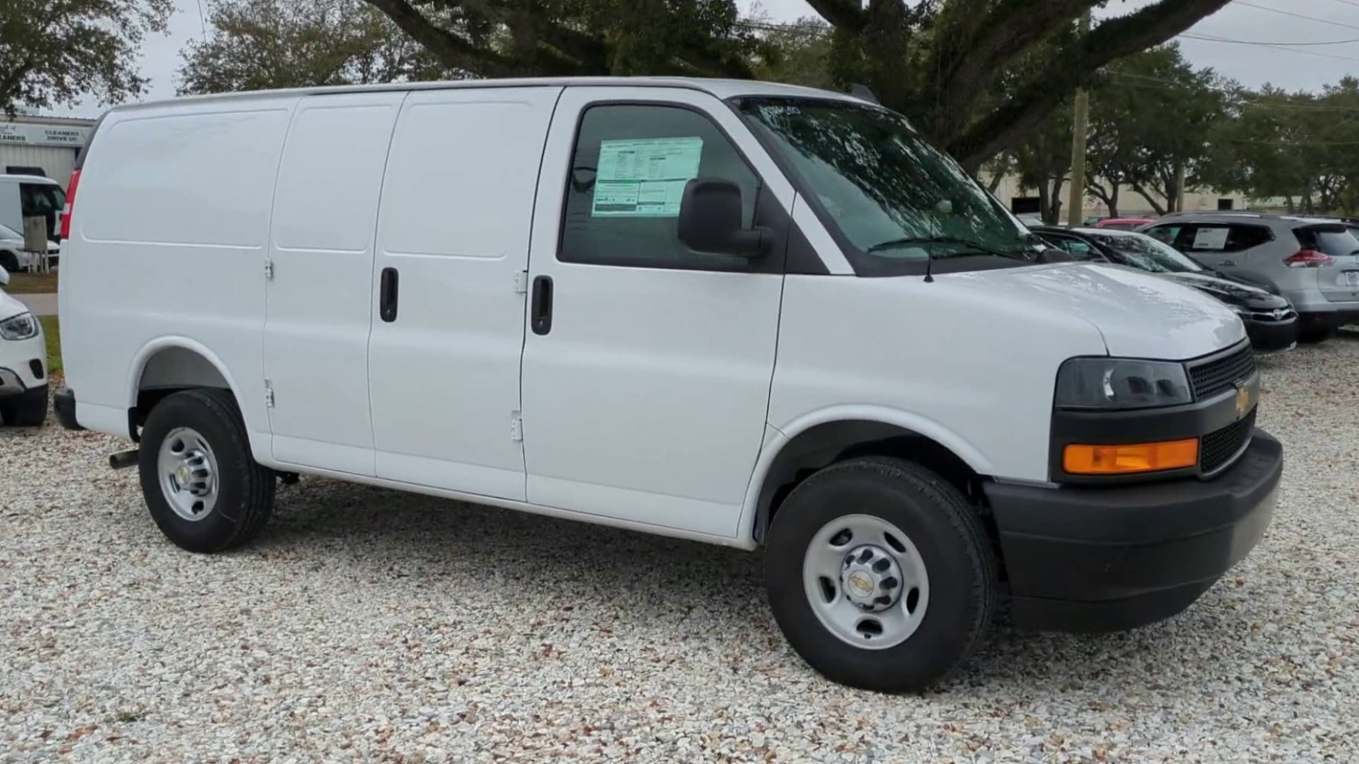 2025 Chevrolet Express Cargo 3500 WT