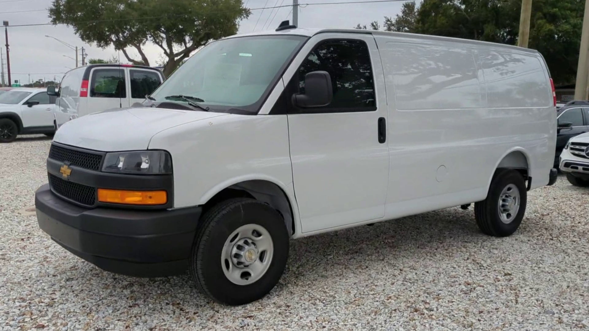 2025 Chevrolet Express Cargo 3500 WT