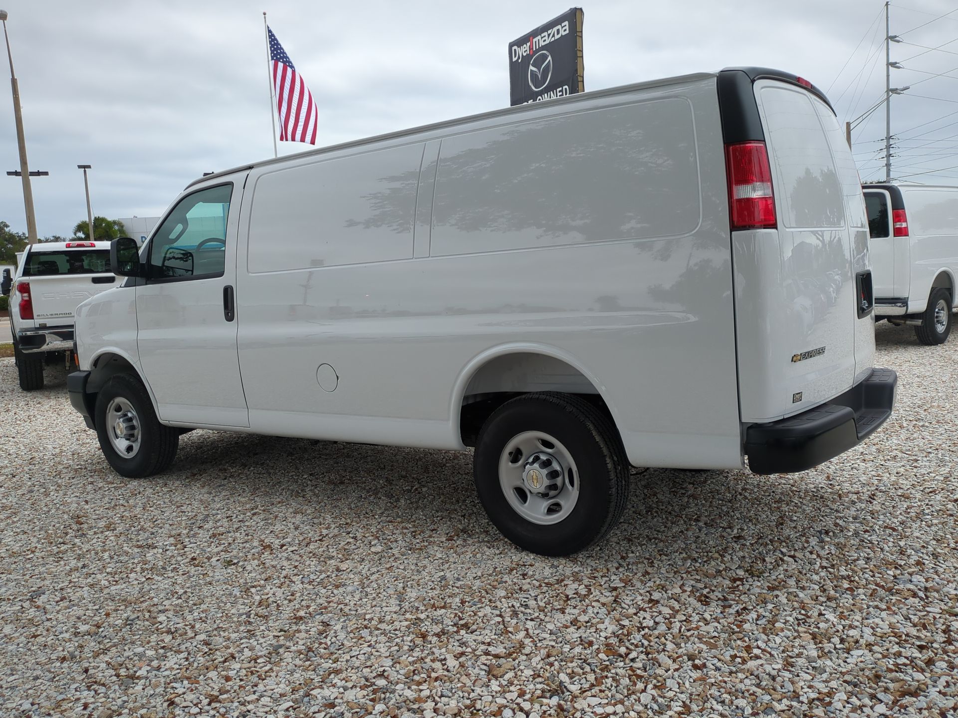 2025 Chevrolet Express Cargo 3500 WT