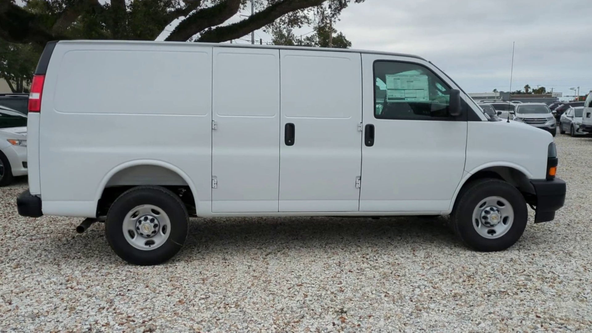 2025 Chevrolet Express Cargo 3500 WT