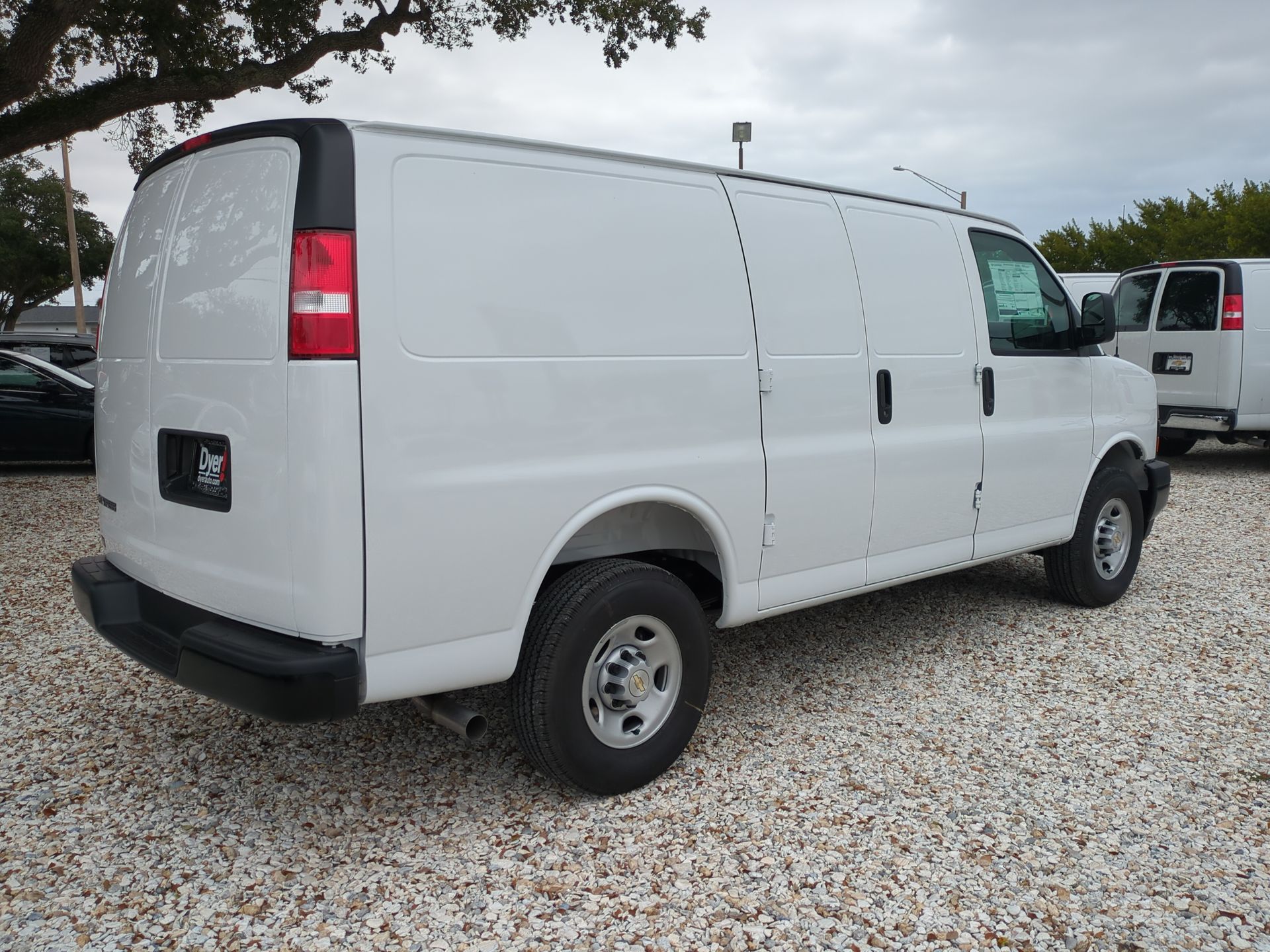 2025 Chevrolet Express Cargo 3500 WT