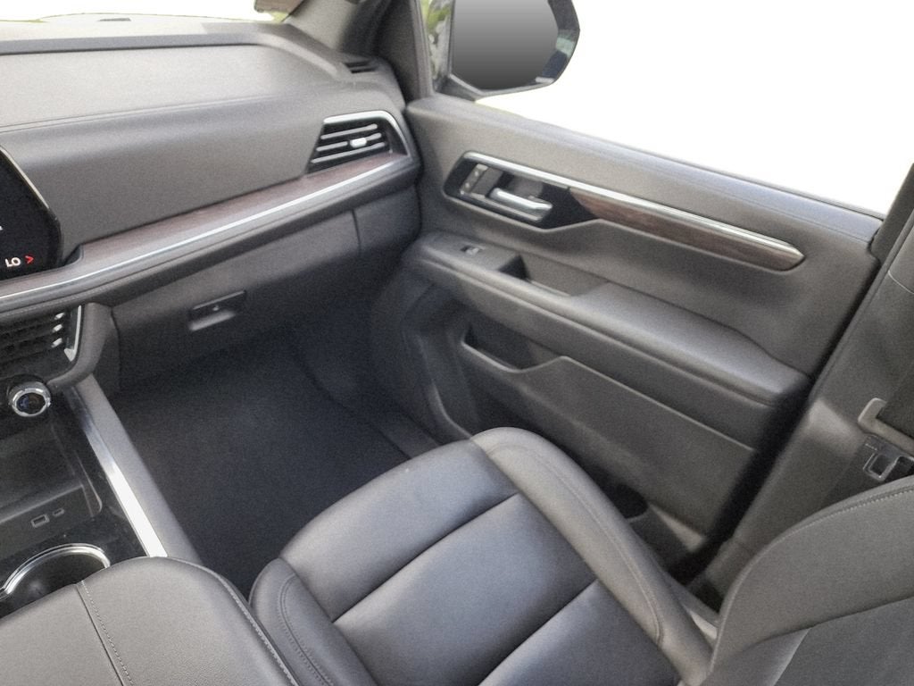 2025 Chevrolet Suburban LT