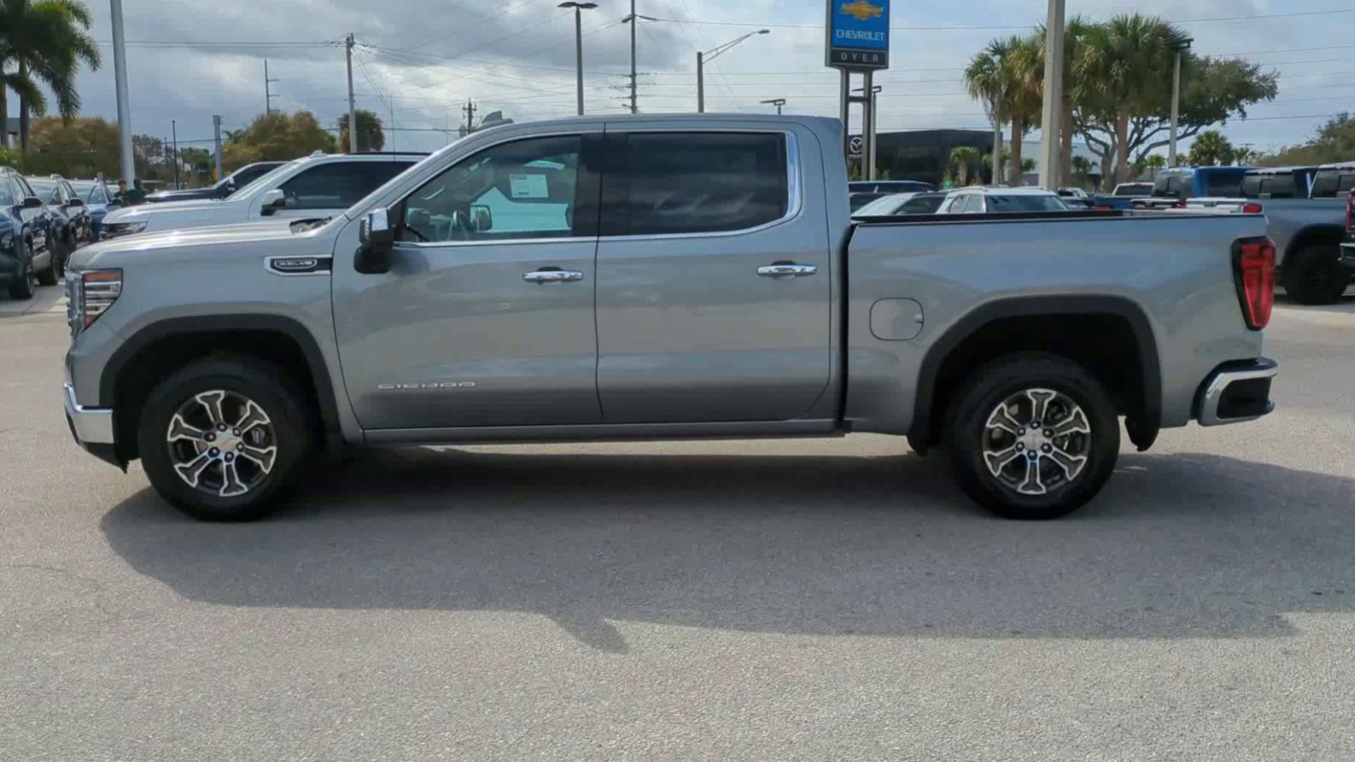 2025 GMC Sierra 1500 SLT