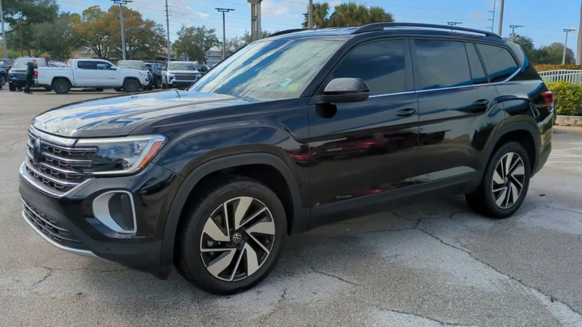 2024 Volkswagen Atlas 2.0T SE w/Technology