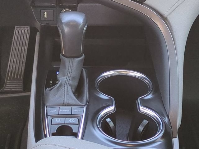 2020 Toyota Camry Hybrid XLE