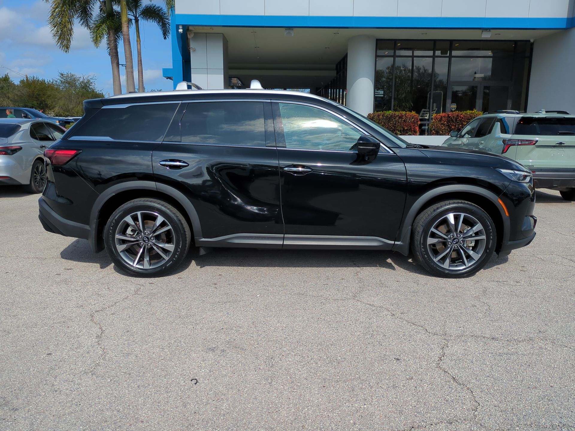 2023 INFINITI QX60 LUXE AWD