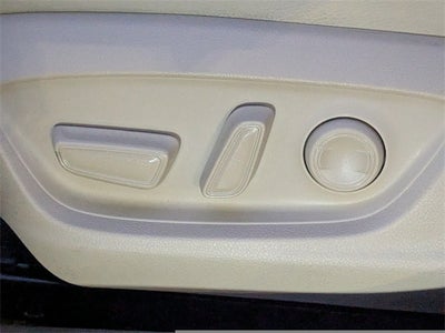 2022 Toyota Camry Hybrid XLE