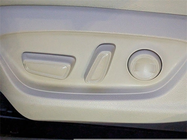 2022 Toyota Camry Hybrid XLE