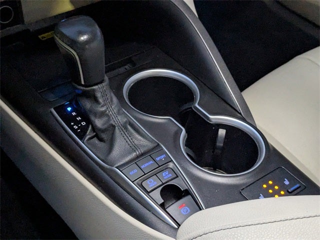 2022 Toyota Camry Hybrid XLE