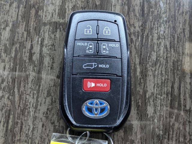 2025 Toyota Sienna Platinum 7 Passenger