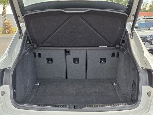 2021 Porsche Macan Base